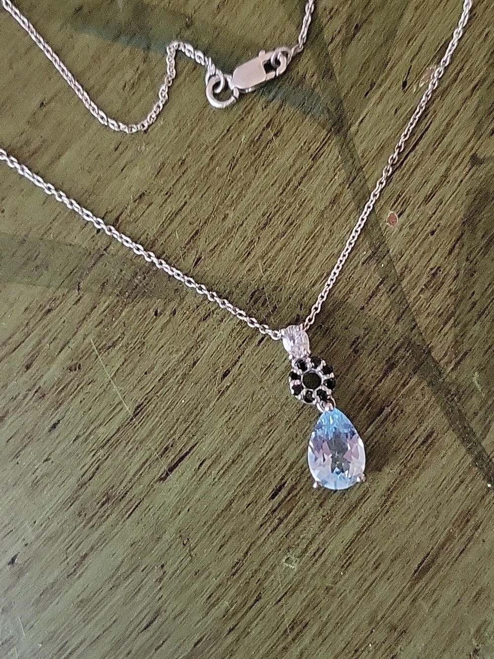 PRETTY NECKLACE